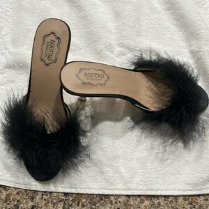 Never worn Ostrich feather Mules